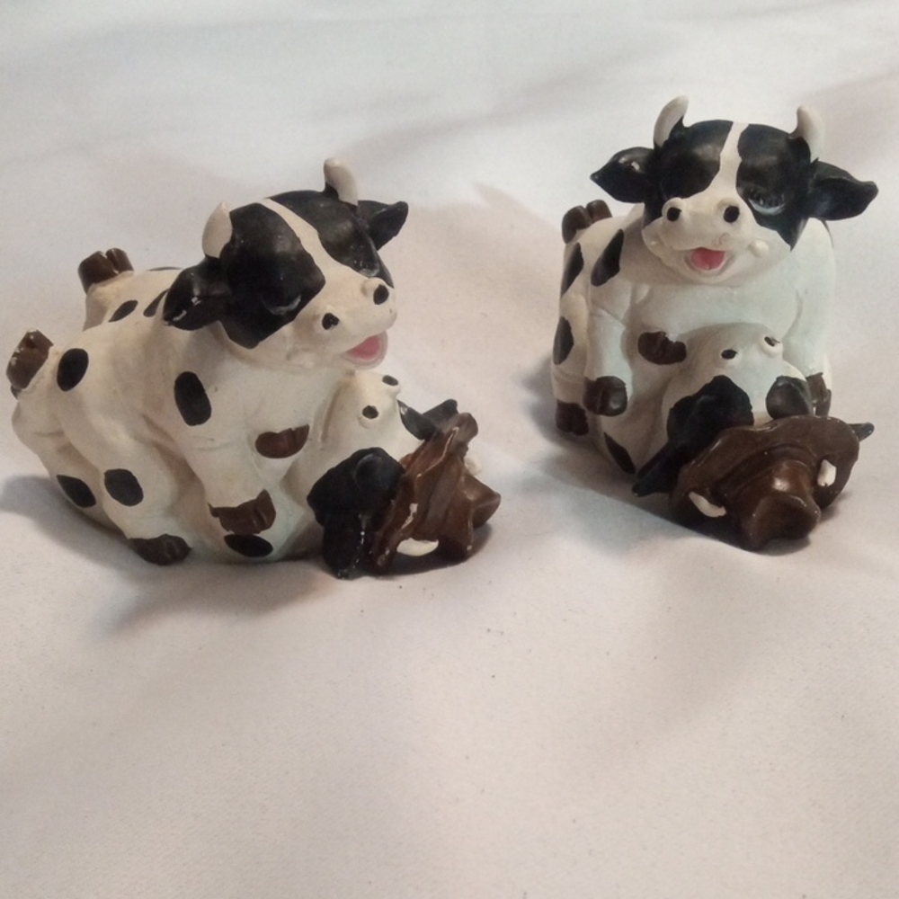 Love Cows Playful Figurines 🐄🐮by Country Collection